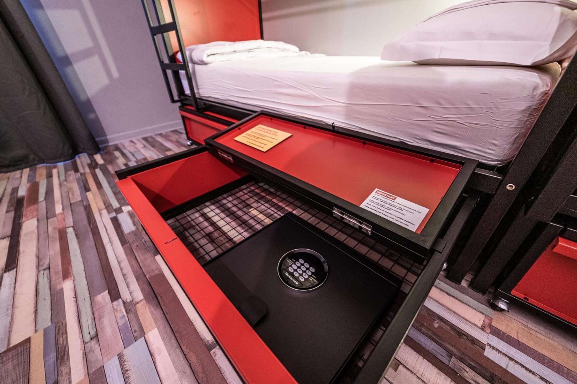 Hostel Yellowsquare *