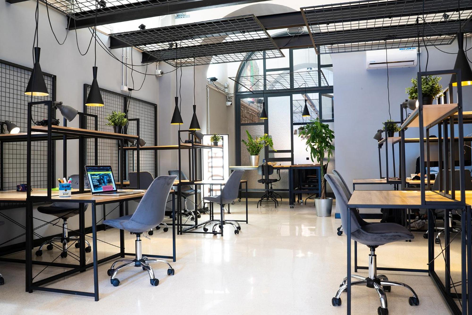 Yellowsquare Hostel *